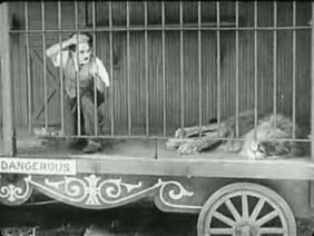 charlie-chaplin-in-the-lions-cage