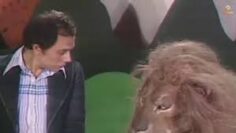 عادل إمام في مسرحية شاهد ماشفش حاجة- أنا بخاف من الكلب، يطلعلي أسد